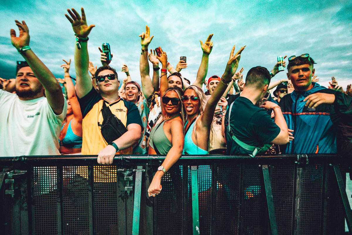 Creamfields's tweet photo. People of #Creamfields ❤️

Signup now for @CreamfieldsChel tickets! ⏩ https://t.co/5tr4zArzcr https://t.co/hm5DEmrkRl