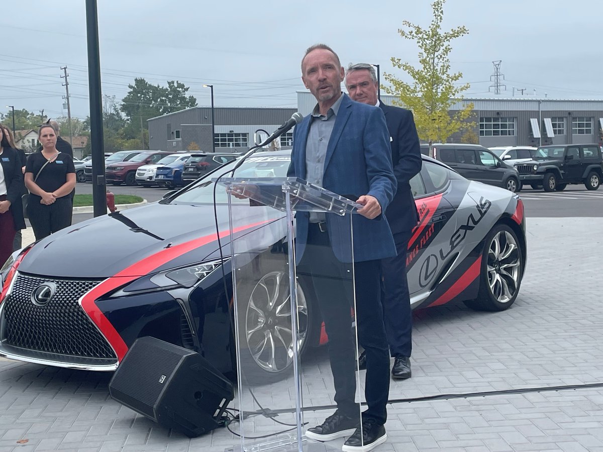 OakGovEO's tweet photo. It was fun to officially open the @M1Concourse Event Center on Wednesday just weeks after the inaugural #MotorBella event. The venue is a stunning, modern space in #Pontiac that will surely be a destination in #OaklandCounty's seat! 

Learn more: https://t.co/hoUGU2ZCKL 
-Dave https://t.co/bYSMtZXRM2