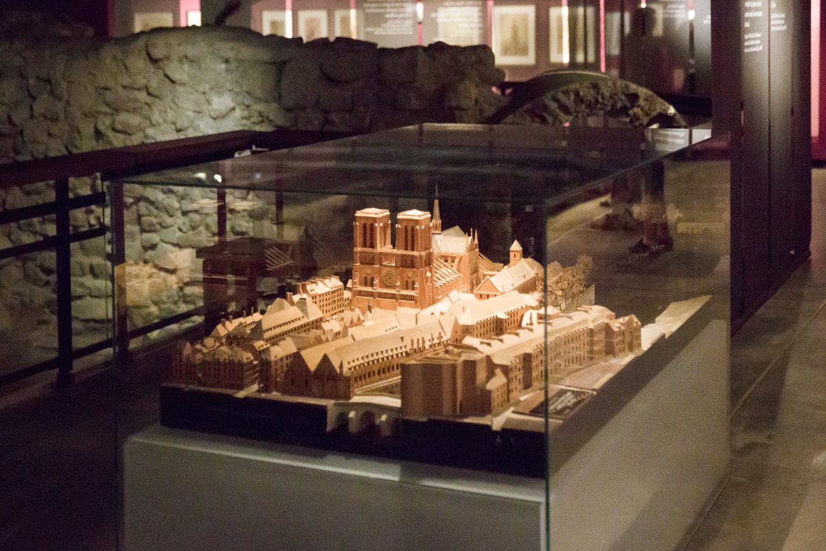 parismusees's tweet photo. Redécouvrez l'histoire de #NotreDamedeParis au temps de Victor Hugo grâce à l'exposition hommage à la cathédrale, en ce moment à la @Crypte_Paris 🧐
👉https://t.co/fFGoQfDrby
#ExpoCrypte https://t.co/I7aPUkFuRG