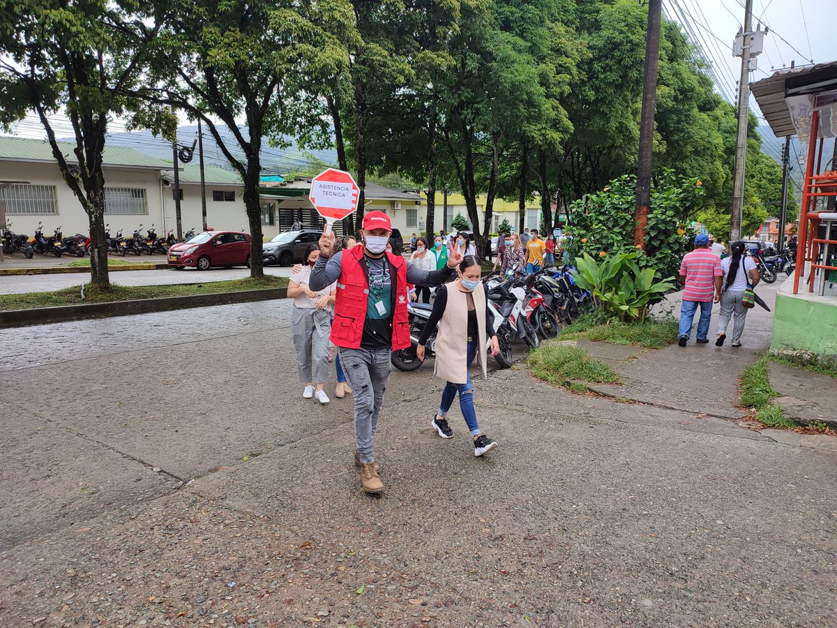 burbanocarol's tweet photo. #AEstaHora participamos del #SimulacroNacional2021, en donde conocemos los puntos de encuentro y las zonas de ubicación para enfrentar emergencias naturales https://t.co/SmkHvgenNm