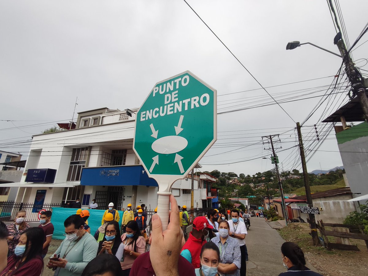 burbanocarol's tweet photo. #AEstaHora participamos del #SimulacroNacional2021, en donde conocemos los puntos de encuentro y las zonas de ubicación para enfrentar emergencias naturales https://t.co/SmkHvgenNm