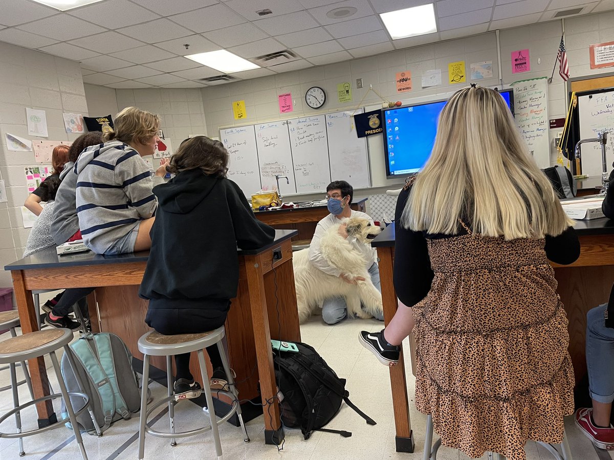 Thank you Dr. Esbeck and Sabrina from Sawnee Animal Clinic for teaching our Vet Science class about safe animal restraints! @FCCollegeCareer <a href="/MrsCMacAllaster/">Carrie MacAllaster</a> <a href="/DrJoshLowe/">Dr. Josh Lowe</a>