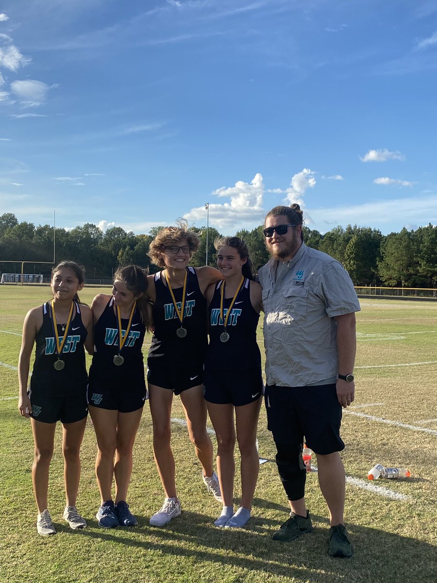 Over the weekend both XC teams competed at the SSS Invitational. The women’s team finished 2nd with 3 in the top 15 and the men finished 6th (1 top 15, and 2 in the top 20). It was awesome seeing the kids push themselves and drop those times!
#runnercat