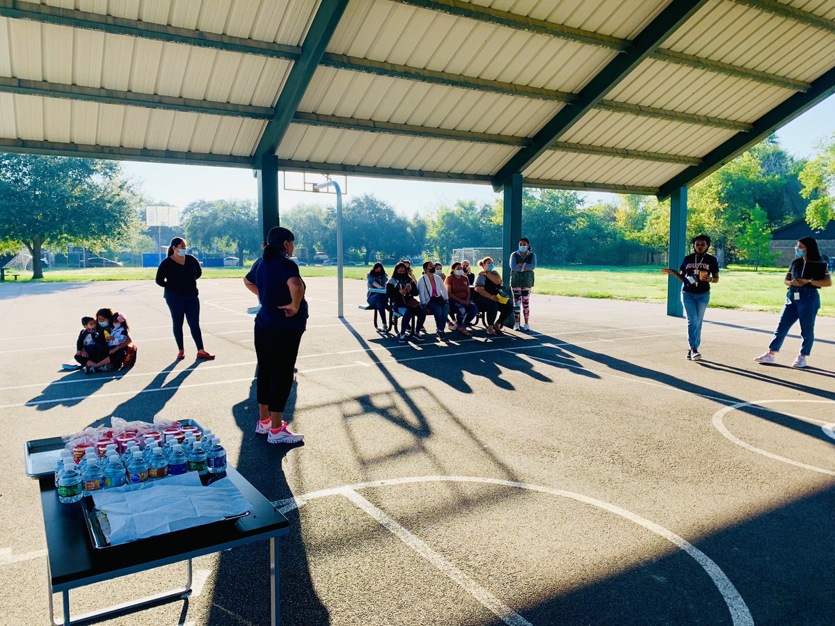 KingPetersenWRS's tweet photo. Thanks to the wonderful parents who came out for “Breakfast w/ the Principal”! They were updated on all things Petersen, from safety drills to new programs for our scholars! Special thanks to @KolacheFactory for the treats! #Thisiscommunity #ThisisPetersen 💛 https://t.co/Vustb9F4PZ