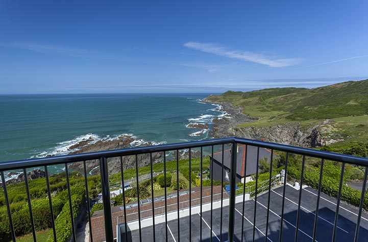 Lundyhouse's tweet photo. We have our "PONDSBURY" room available this weekend give us a call or e mail info@lundyhousehotel.co.uk
#BNB #holidays2021 #woolacombe #surfing #soclosetothecoast https://t.co/Vb24WGBfzd