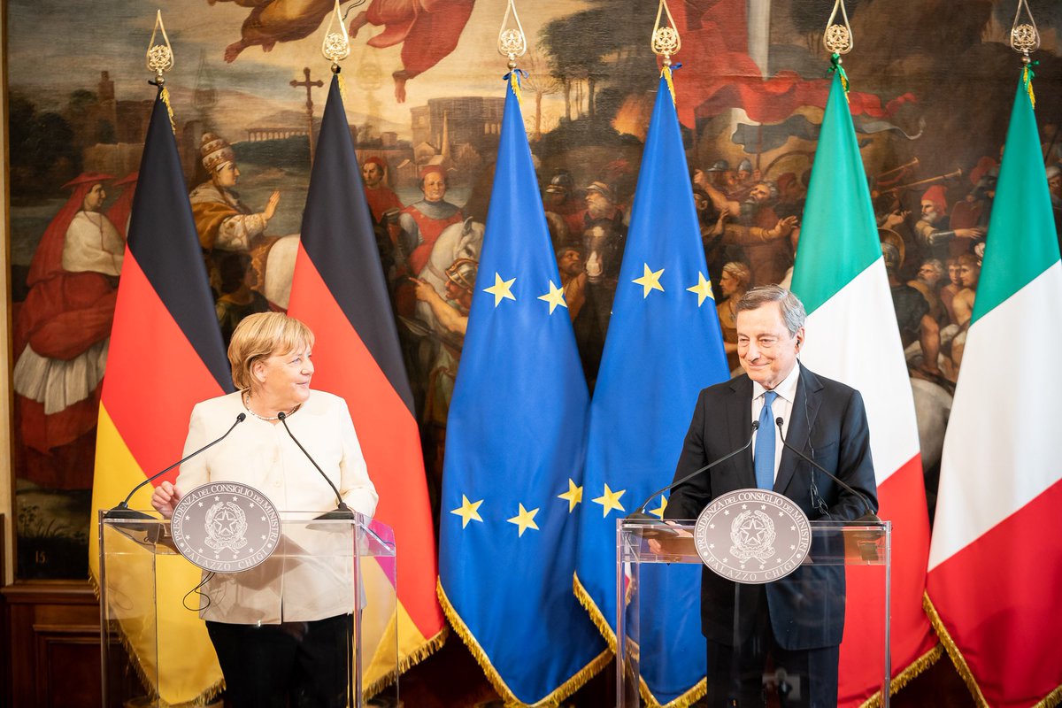 Foto von Kanzlerin Merkel und Ministerpräsident Draghi während der Pressekonferenz