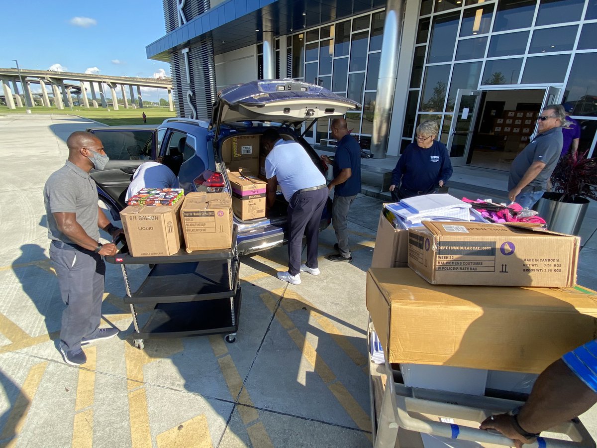 SCPPS's tweet photo. Thank you to the VFW Post 1084 in Kentucky for donating school supplies! We appreciate the personal delivery and your donation as we recover from Hurricane Ida. 🗒📓📚✏️ #BuildingBlocksNotBarriers https://t.co/PQ2iXfkrIn