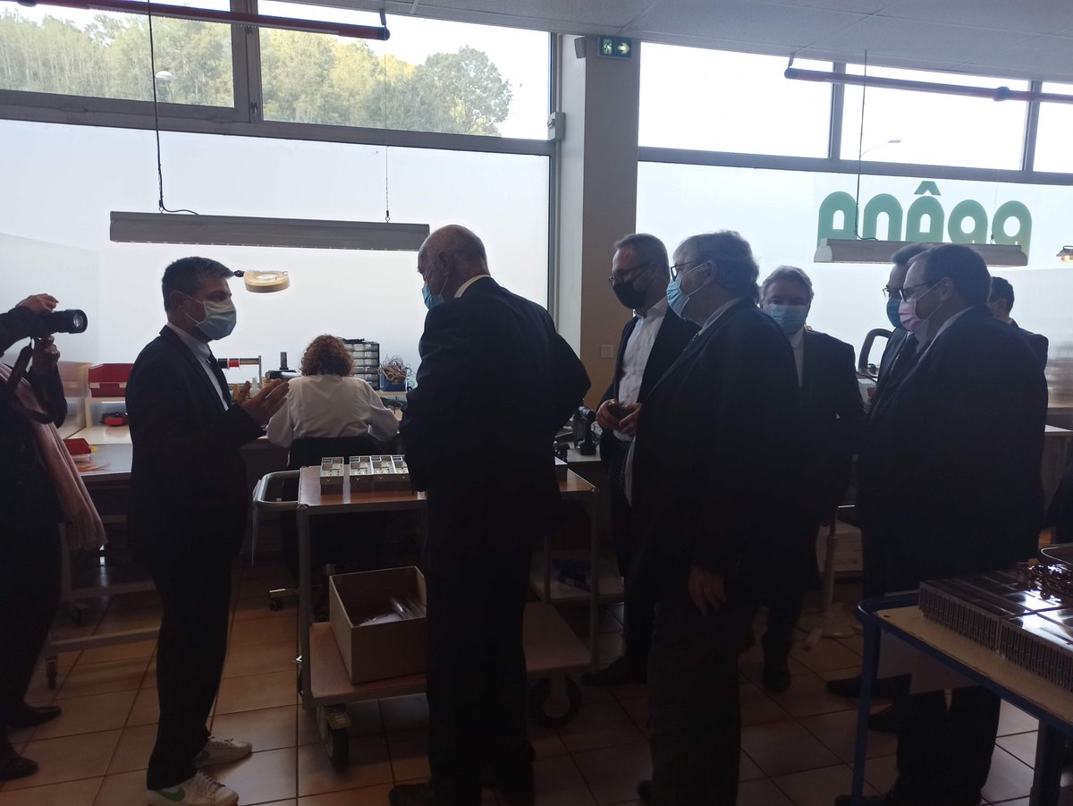 Alpha_RLH's tweet photo. 📢 @al_rousset, Président @NvelleAquitaine, est présent à #Brive pour visiter deux entreprises membres du pôle @Alpha_RLH :
☑️ @thalesgroup pour célébrer le 80 ans du site de Brive 🎂 #radiocommunication #securite
☑️ la société Prâna #hyperfrequences
@AgglodeBrive @villedebrive https://t.co/Bm6HQuFPlG