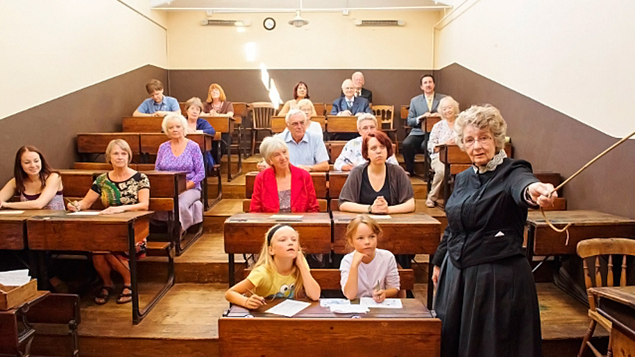 Victorians Live! returns Sat 16th Oct! Tickets on sale now: bsmevents.yapsody.com/event/index/68… 
The museum is filled with different Victorian characters for you to meet every time! A fun day for all the family, jam-packed with playground games, activities and even a Victorian lesson.
