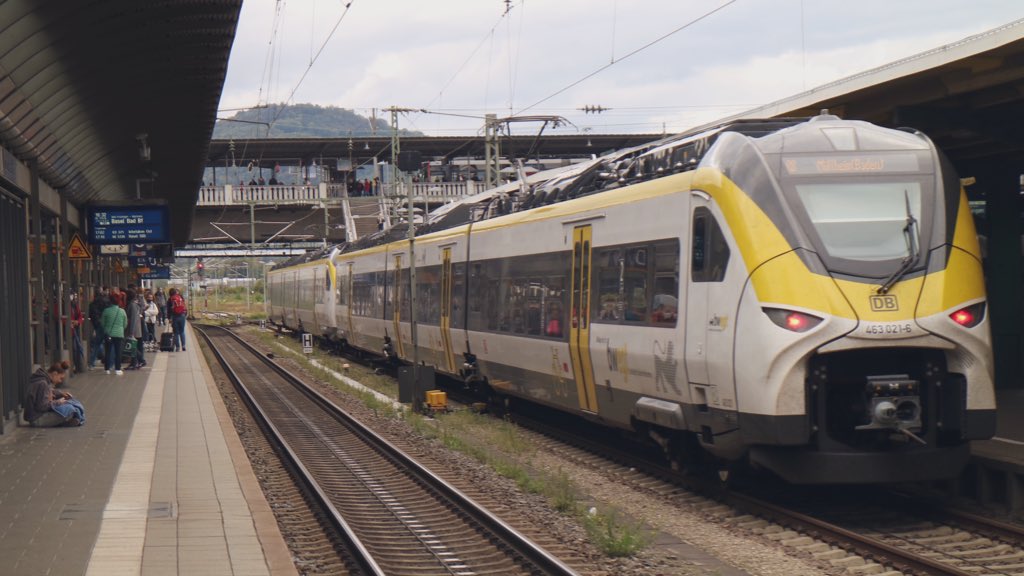 balkonsolar's tweet image. Eigentlich wollte unser Mitglied @sbamueller nun schon mit einem schicken EuroCityExpress auf dem Weg nach München zur #Intersolar sein. 
Leider hat der aber Verspätung und so läuft es nun erstmal auf den RegionalExpress hinaus. 
#ECE52 #bahn #intersolar2021