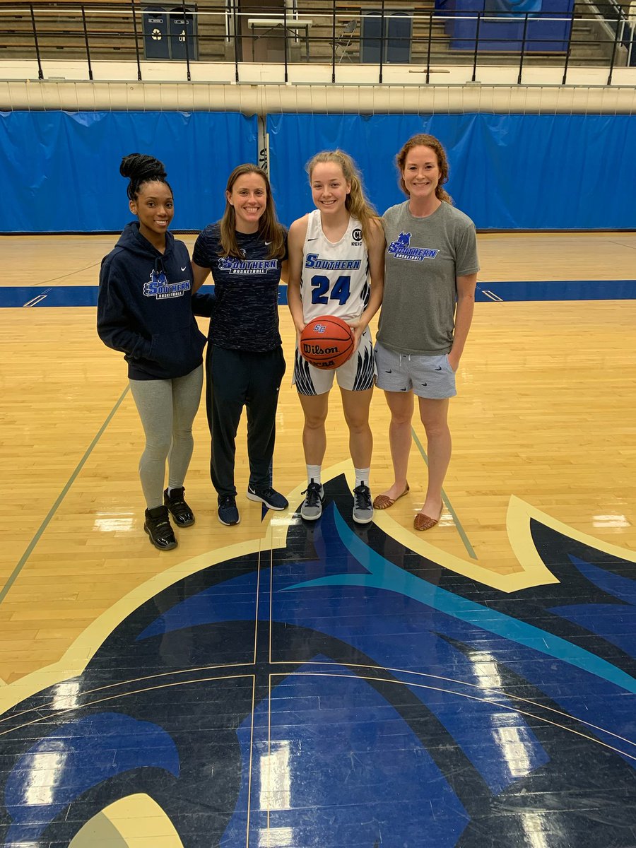 hopemfox's tweet photo. I’m so blessed and excited to announce that I have committed to Southern Connecticut State University. Thank you to my family, teammates, and coaches. Thank you to @CoachKate_Lynch and @SCSU_WBB for a great visit! Let’s go owls!🦉💙 https://t.co/d6NDJV5VPb