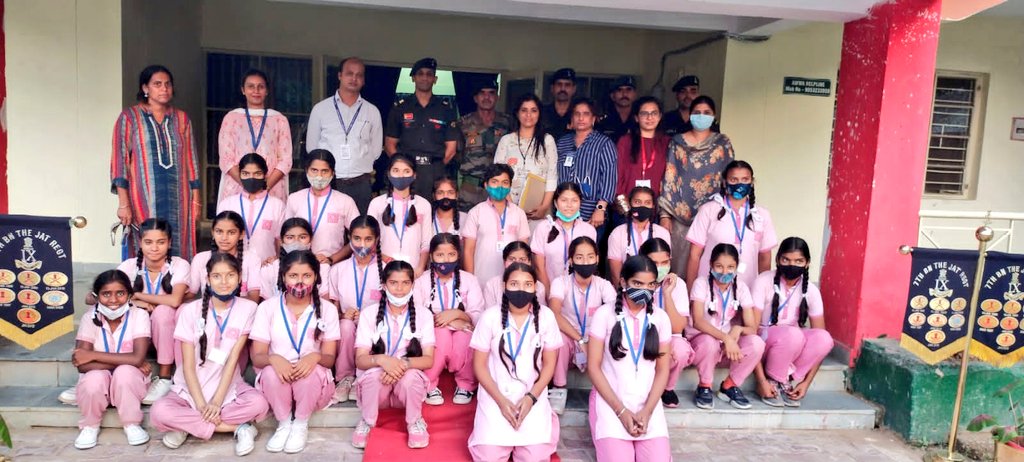 DMNewDelhi's tweet photo. Exposure visit cum career counseling of school girls through interactive sessions with Govt. Departments under #BBBP being organised by the District Administration. Students of SKV, RK Puram visited Army HQ, Delhi Cantt, DM office, NDD &amp; Law Dept.
@LtGovDelhi @CMODelhi @msisodia https://t.co/LtTDj1PJoH