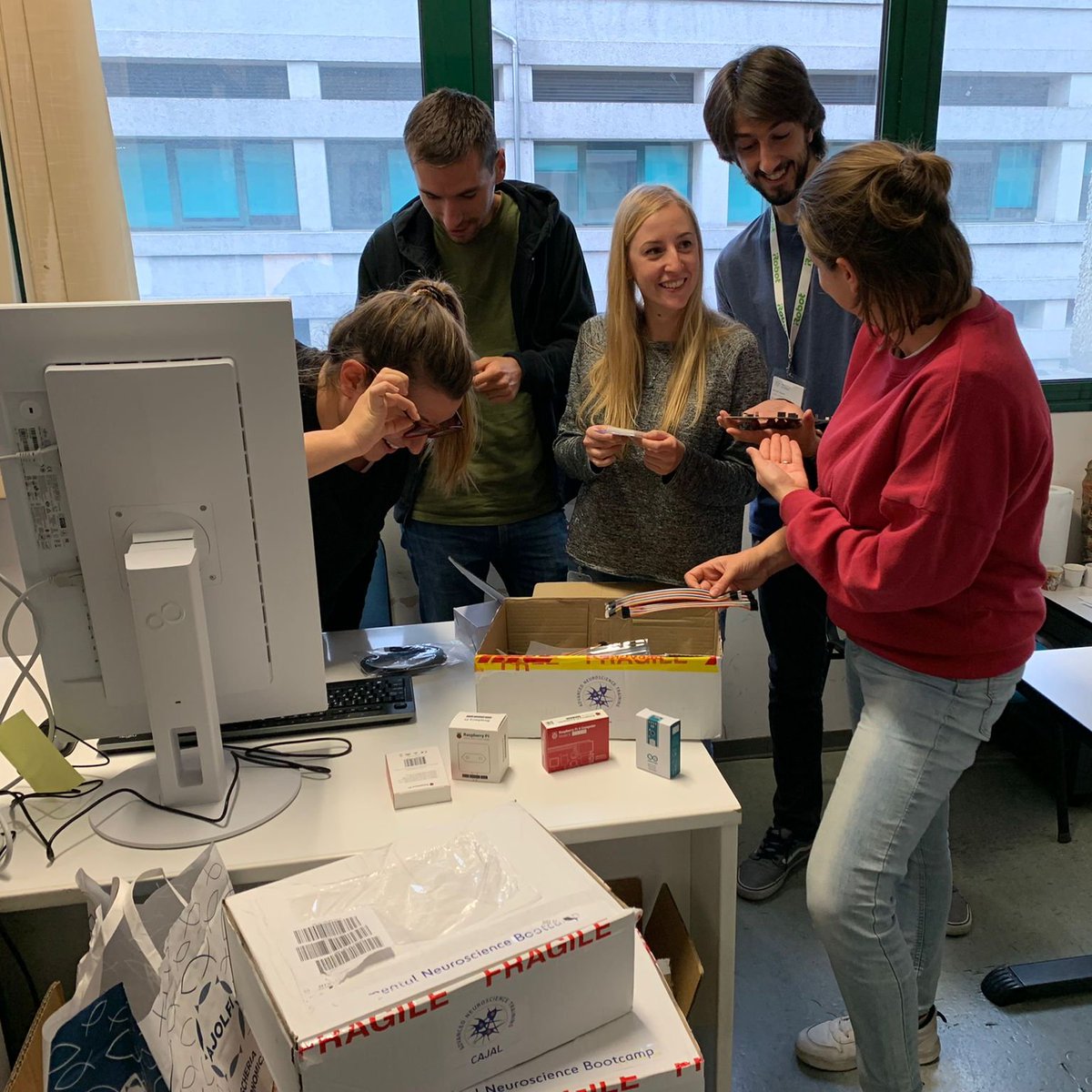 FraLanzarini's tweet photo. Ready for the @Cajal_Training !!!🚀🧠
@DavAlbertini @cristinar06 @FerroniCarolina @edoarcu 

#XmasGift #Neuroscience #MrGionazzi

@benedettazatte1 We challenge you and your team!👺 https://t.co/xKV9qFK7Bm