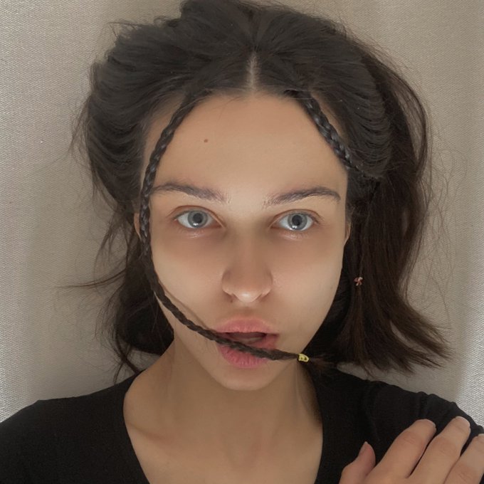 есть такое ощущение что сфоткано не на айфон а на хуавей какой-то? скажите честно https://t.co/rDbt5