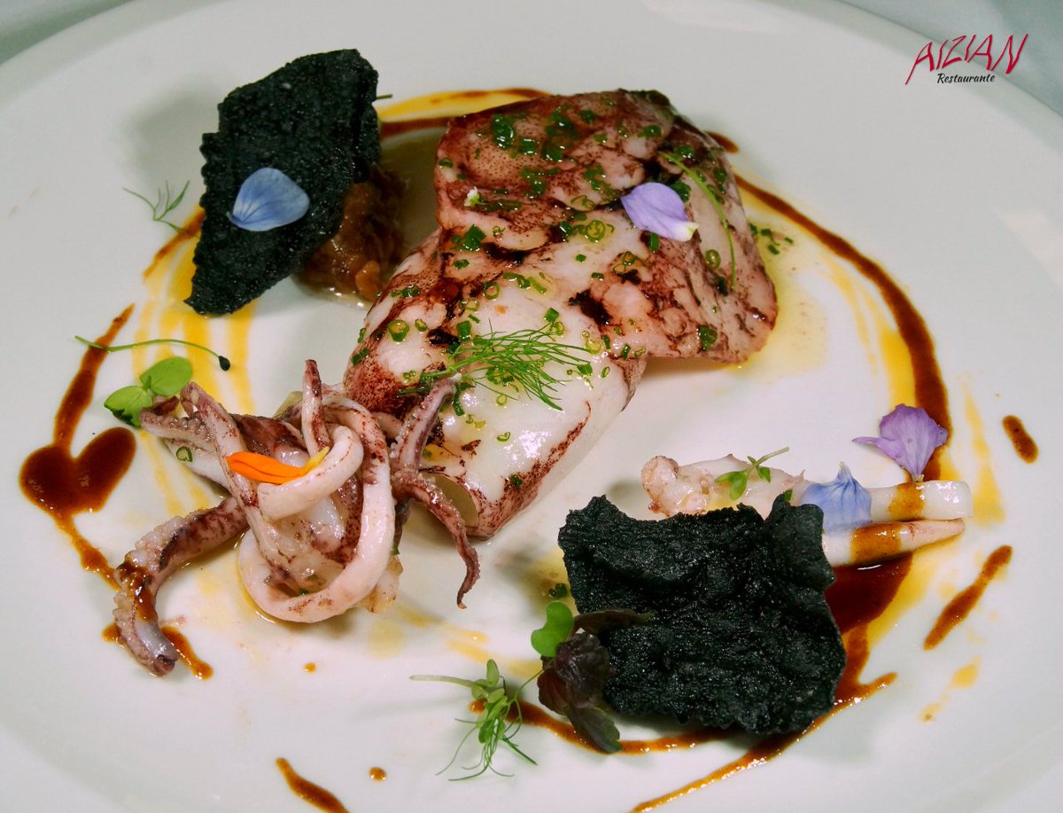 Aizian_rest's tweet photo. Txipirones a la brasa sobre estofado de manitas y mantequilla de cítricos. Un plato que puedes degustar en nuestra carta y nuestro Menú Ejecutivo. 😋
¿Qué te parece? 😉
👉🏼 https://t.co/XUAXcpjWno
#restaurantes #Aizian #txipirones #chipirones https://t.co/BQylhxX1eX