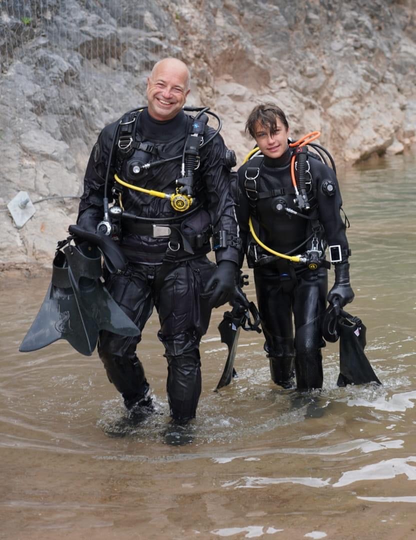 These happy divers are <a href="/ScubaDiverMag/">Scuba Diver</a> Editor-in-Chief Mark Richard Evans &amp; his son Luke who dive the fourth element Argonaut 2.0 and Hydra drysuits. 
See Luke's review in the latest edition &gt; scubadivermag.com/scuba-diver-is… <a href="/NDAC_co_uk/">NDAC</a> <a href="/GoDivingShow/">Go Diving Show</a>