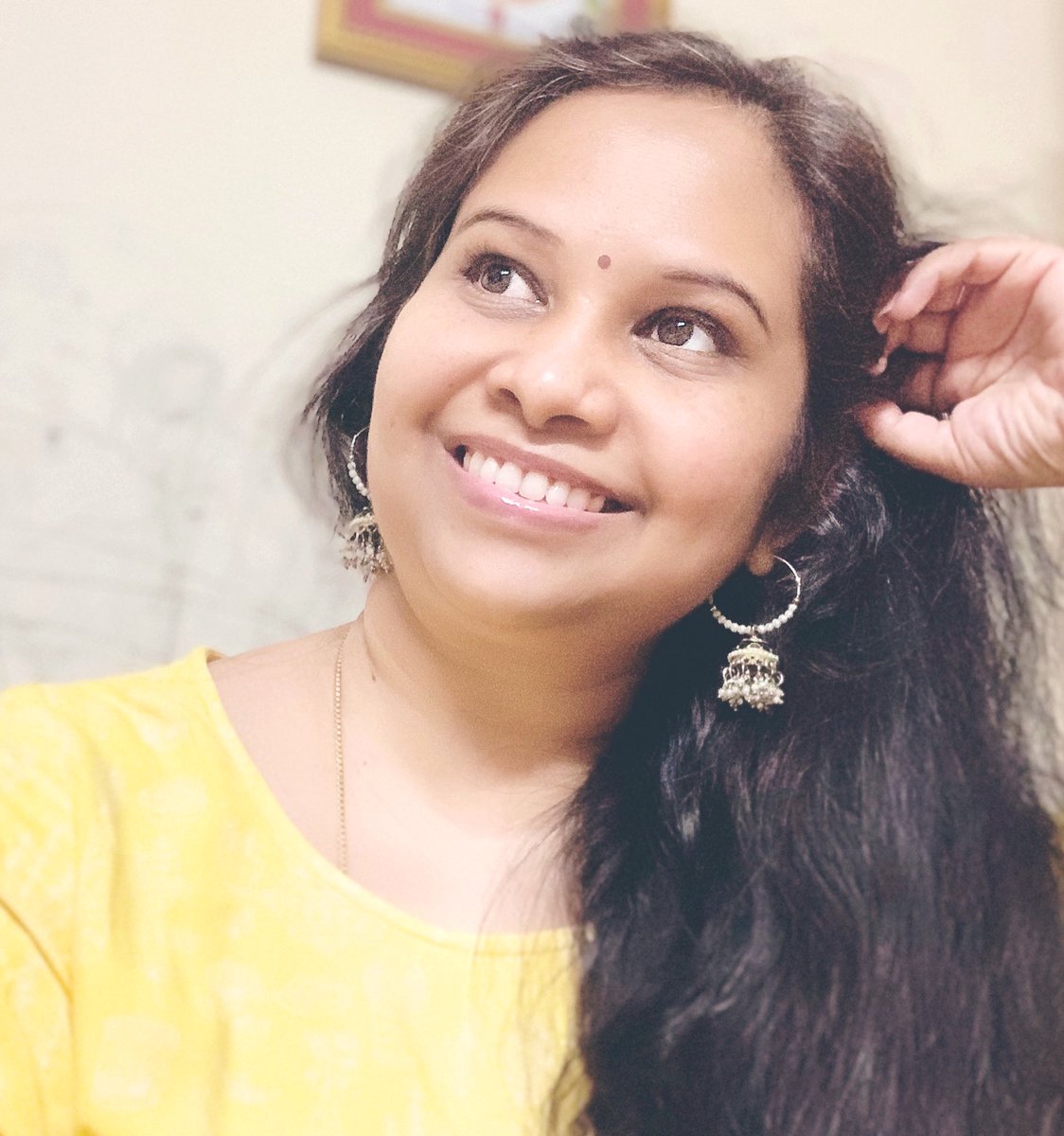 YaminiDiva's tweet image. ఎలాగూ తిరిగొచ్చాను కదా అని 😇#JhumkaTwitter