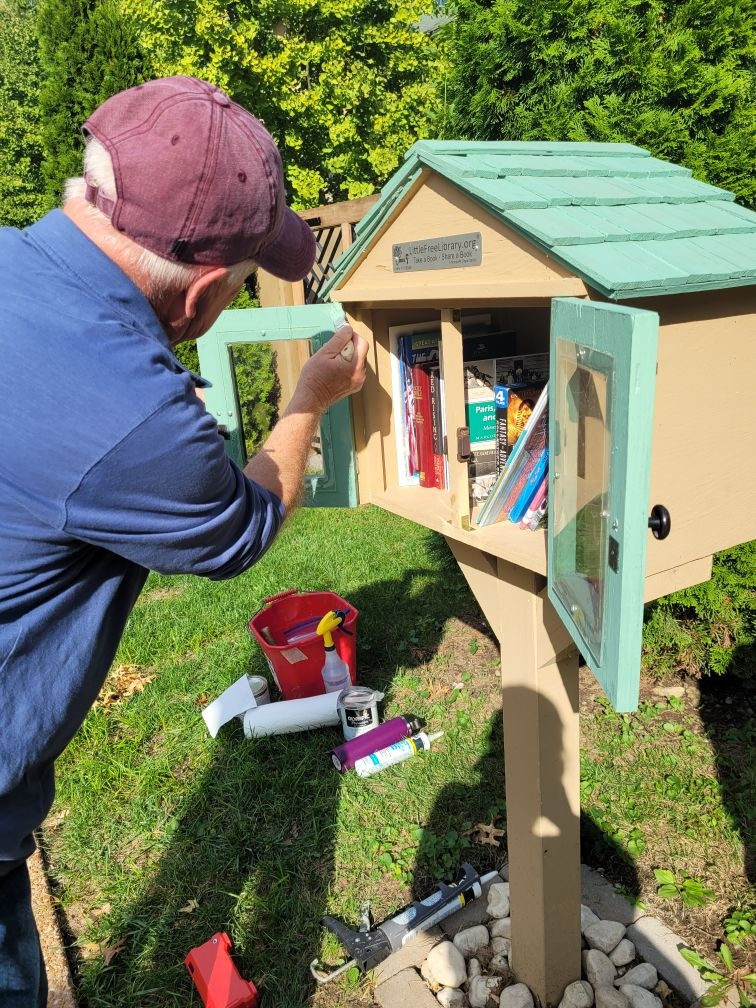 Wilson_School's tweet photo. Thanks to a Wilson family and a Girl Scout project, we have a spruced up @LtlFreeLibrary out front and are open for business. #WilsonSchoolStL https://t.co/nuK3ixiogV