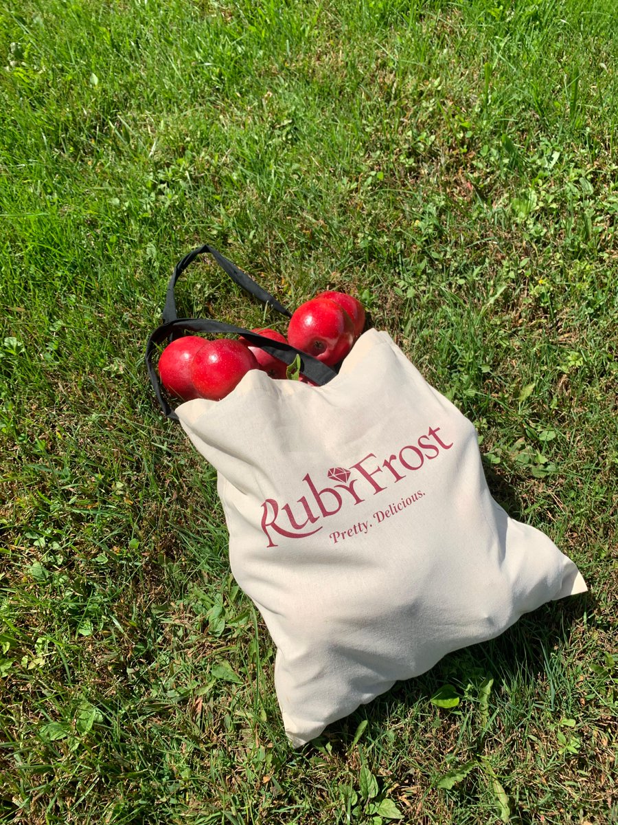 RubyFrostApple's tweet image. Nothing says 🍂 fall like a trip to your local orchard to pick freshly grown apples and drink apple cider. 

If you live in Upstate #NewYork, head to @Beakandskiff Orchards to pick #RubyFrostApples. 

Tag us in a photo picking your RubyFrost apples! 🍎 informnny.com/news/local-new…