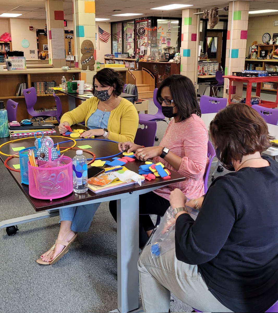 @drdanmulligan <a href="/NCSSBrunson/">Dr. LaMoyne Brunson</a> <a href="/DrFish_ncts/">Jo Anna Fish</a> <a href="/JeanieWhitehead/">Jeanie Whitehead</a> Our 3-5 teachers are giggling their way through similarities and differences with hands-on Venn diagrams. #ncts #ncssbethebest