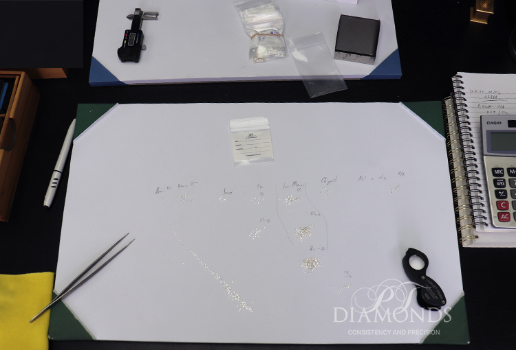 PTDiamondsInc's tweet image. Work in progress. Sorting melees for the next order. 💎
#diamondsorting #loosediamonds #meleediamonds #diamonds #ptdiamond #diamonddealer #jewelry #jewelrydesigner #diamondsupplyco
