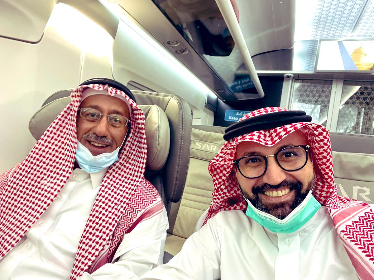 مع معلمي وحبيبي البروفيسور عبدالرحمن العرفج في رحلة بالقطار الى مدينة #بريدة 
في مؤتمر القصيم الأول لأمراض الرماتيزم<a href="/QRC_rheum/">.</a> ..
…
طبعا قطعنا كورونا الله لا يعيده عن شوفته ..
…عوداً جميلاً أيها المعلم العظيم 💐💐
بمناسبة #يوم_المعلم_العالمي