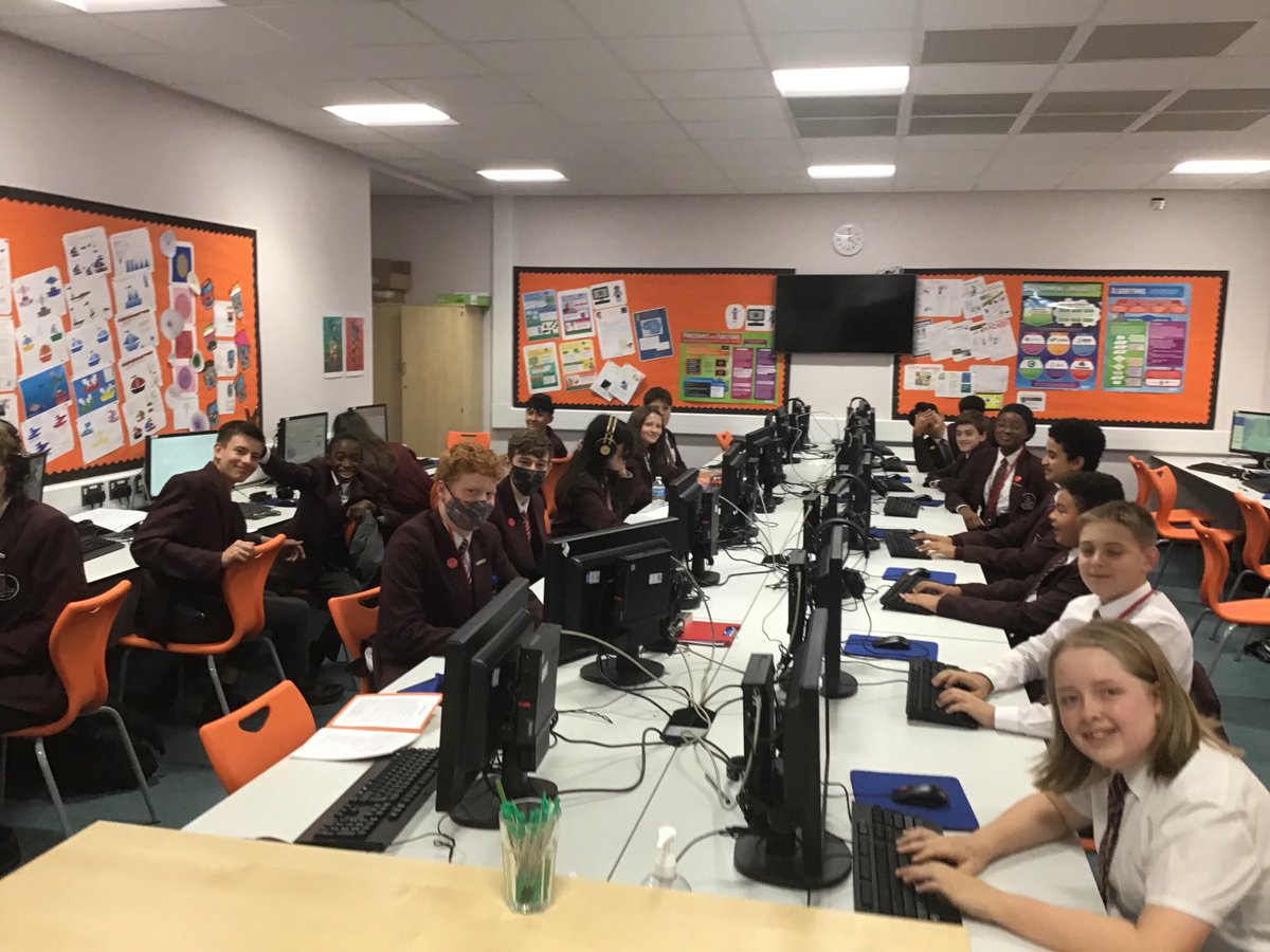 KHPcomputing's tweet image. Code club is back !  Great turn out tonight.  It’s all going on, Python programming, Blender, video editing.