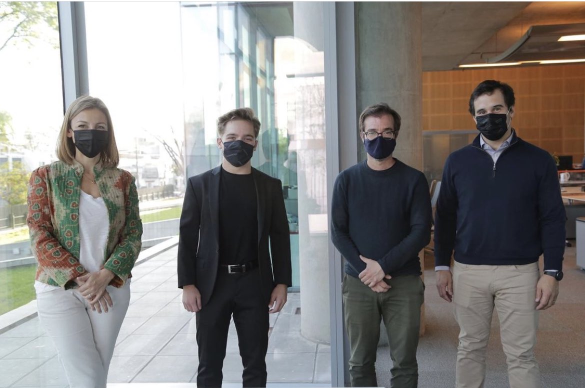 Ayer recibimos a Lisandro, candidato al premio Global Student Prize 2021, que se entrega por primera vez en la historia. Su proyecto, <a href="/LectoApp/">LectO</a>, es una aplicación gratuita que facilita la lectura y escritura a personas con dislexia. 👏👏 <a href="/Soledad_Acunia/">María Soledad Acuña</a> <a href="/FelipeMiguelBA/">Felipe Miguel</a>