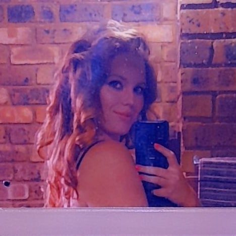 biancaels13's tweet photo. I love the results! Curlers all the way! Who else still uses curlers? 💙🤪 #feelinmyself #selflove #curlers https://t.co/usDQljkKz0