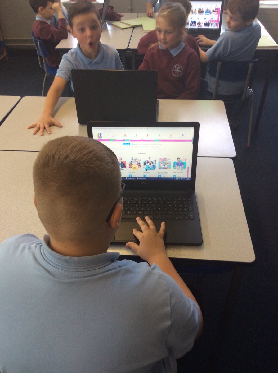 StradbrokeY3's tweet photo. Today, the computer scientists of Y4AS continued to explore the WWW, focusing on how content can be added, edited and created using different websites. This culminated in them creating music using the wonderful, free (but noisy) Chrome Music Labs! @StradbrokePri #StradComputing https://t.co/ABfIpcapEz