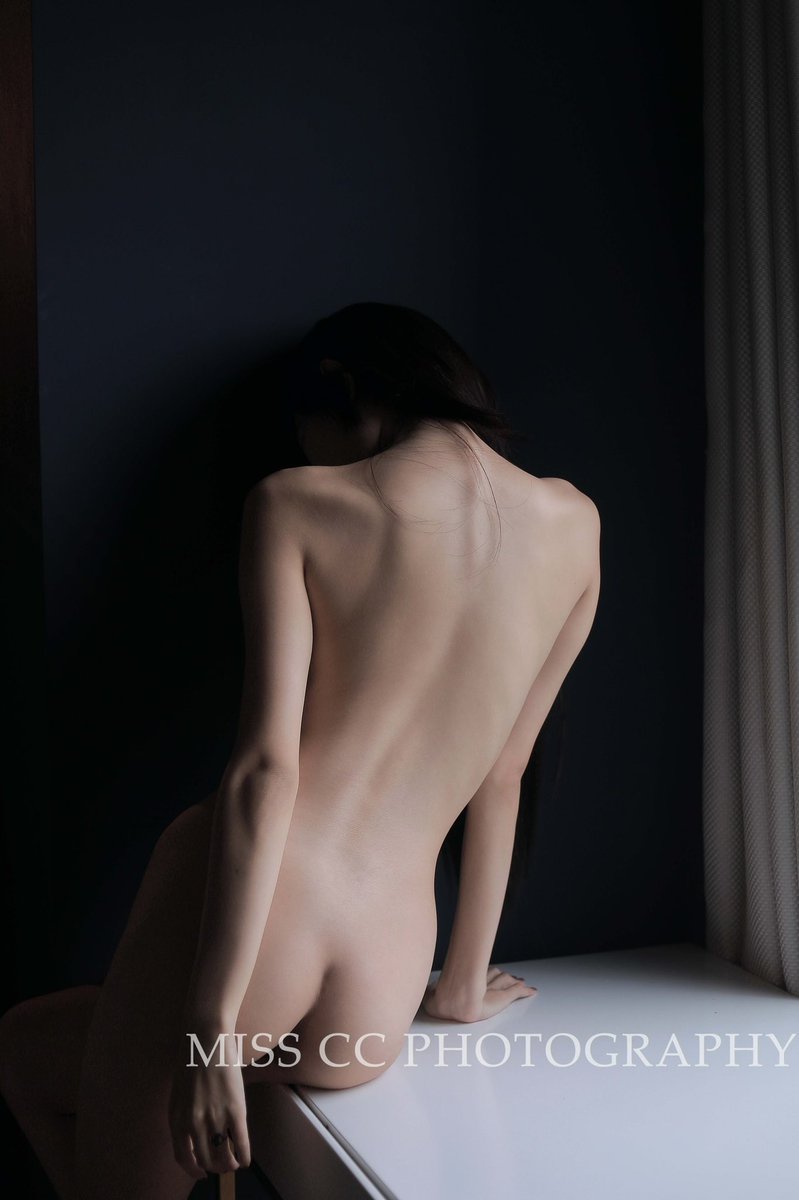 突如其来的大雨会为委屈的小孩哭出声

摄影/@misscc520 

#人体摄影 #情绪人像 #私房摄影 #成都 @305051993G @mumu537 https://t.co/QwMOgmeytI