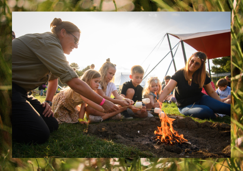 COSY SUMMER NIGHTS, OFF THE GRID AT THE FESTIVAL 🔥
-
This area of the festival was so popular with everyone! The range of activities were so much fun, especially when we were able to eat some delicious marshmallows! 😋
---
SEASON 2 👉 5onthefarm.com/season2/