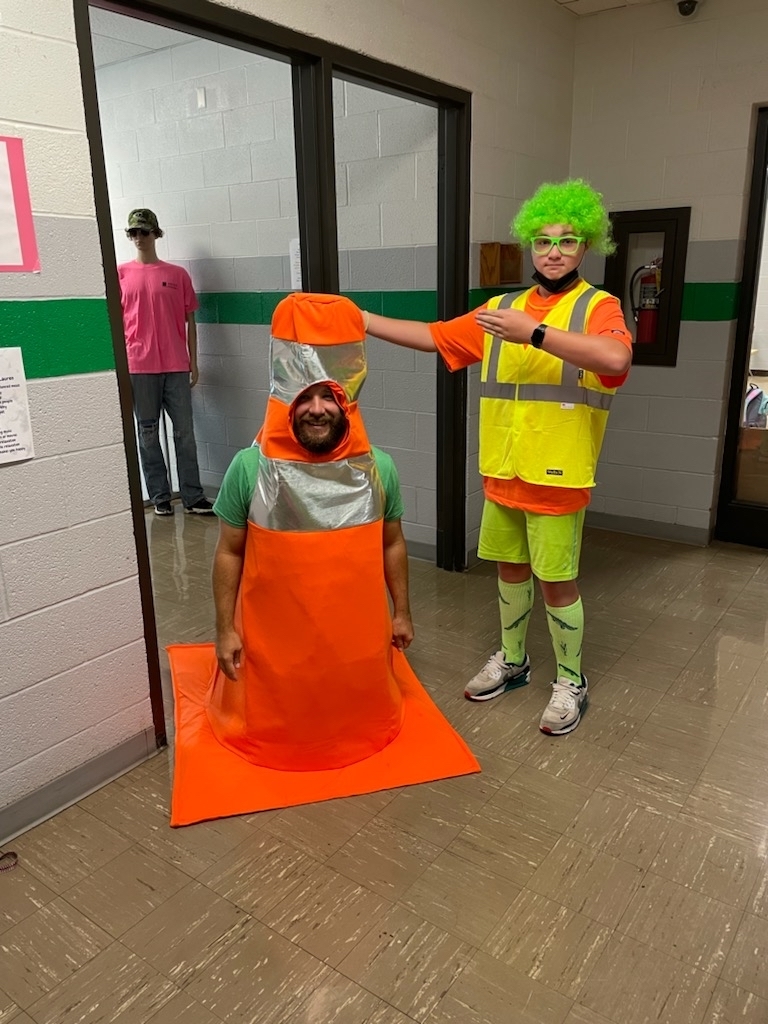 SGMSdragons's tweet photo. Neon Day! (More HOCO pics to come) #sgmsrocks https://t.co/CGeBTlJQiJ