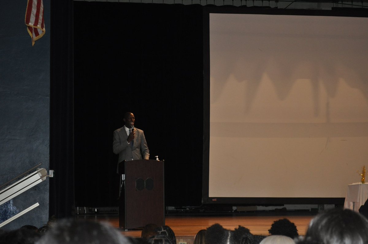 _MHS_NHS's tweet photo. We especially want to thank @WayneMessam and school board member Ms. Patti Good for speaking at our ceremony! Our sponsor Ms. Richardson and the administration team at Miramar High @msformoso were super supportive and helpful! https://t.co/JHRbUbMNaB