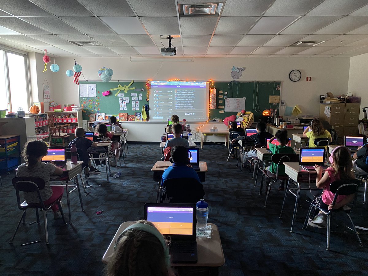 We love the Halloween 🎃 update <a href="/PlayBlooket/">Blooket</a>! Making 10s by stealing candy!