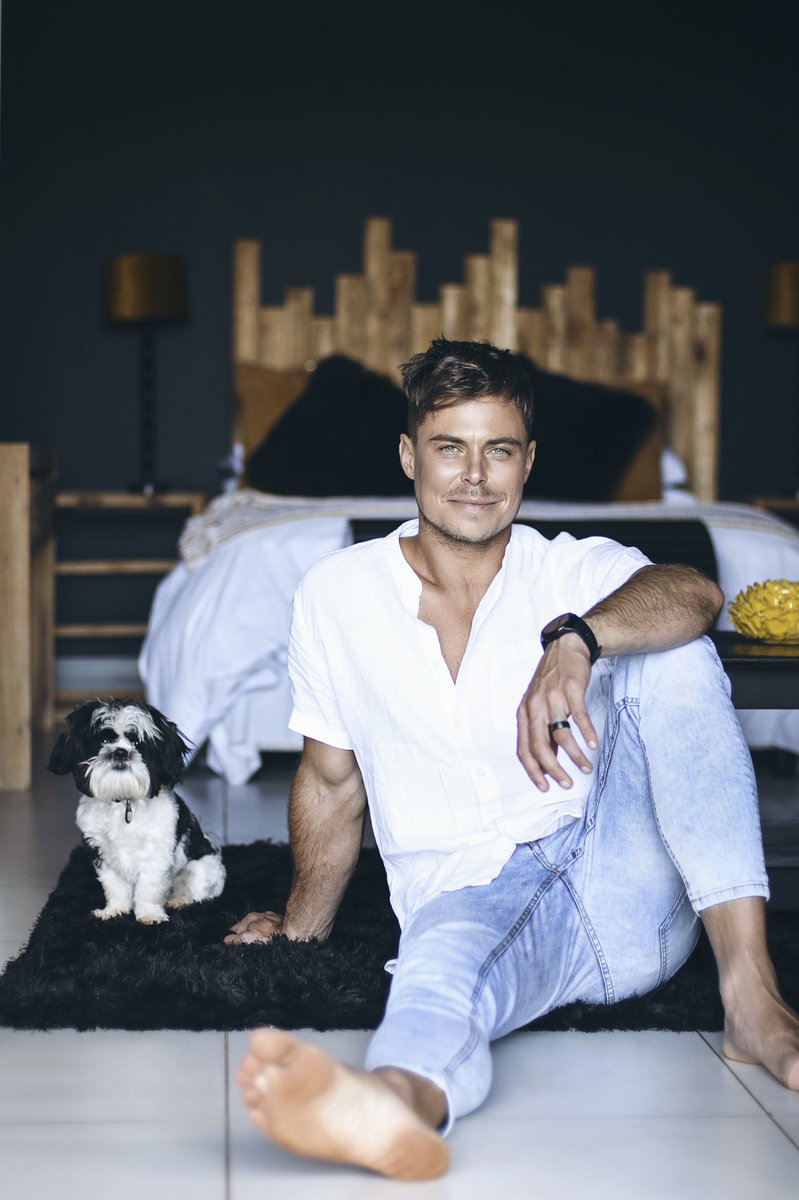 bobbyvjaarsveld's tweet photo. BobbyJaan en Oreo. Wie is die baas en wie is die hond ? 😳🤔😉
#dogsoftwitter #yde #adogisamansbestfriend @YDEtweets
#simparica https://t.co/8NbIPXWErY