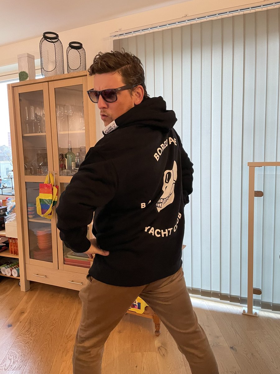 Mark2036's tweet photo. Look what came in the mail today 👀 @BoredApeYC 🖤 #BoredApeHoodie https://t.co/etSFF9WbUg