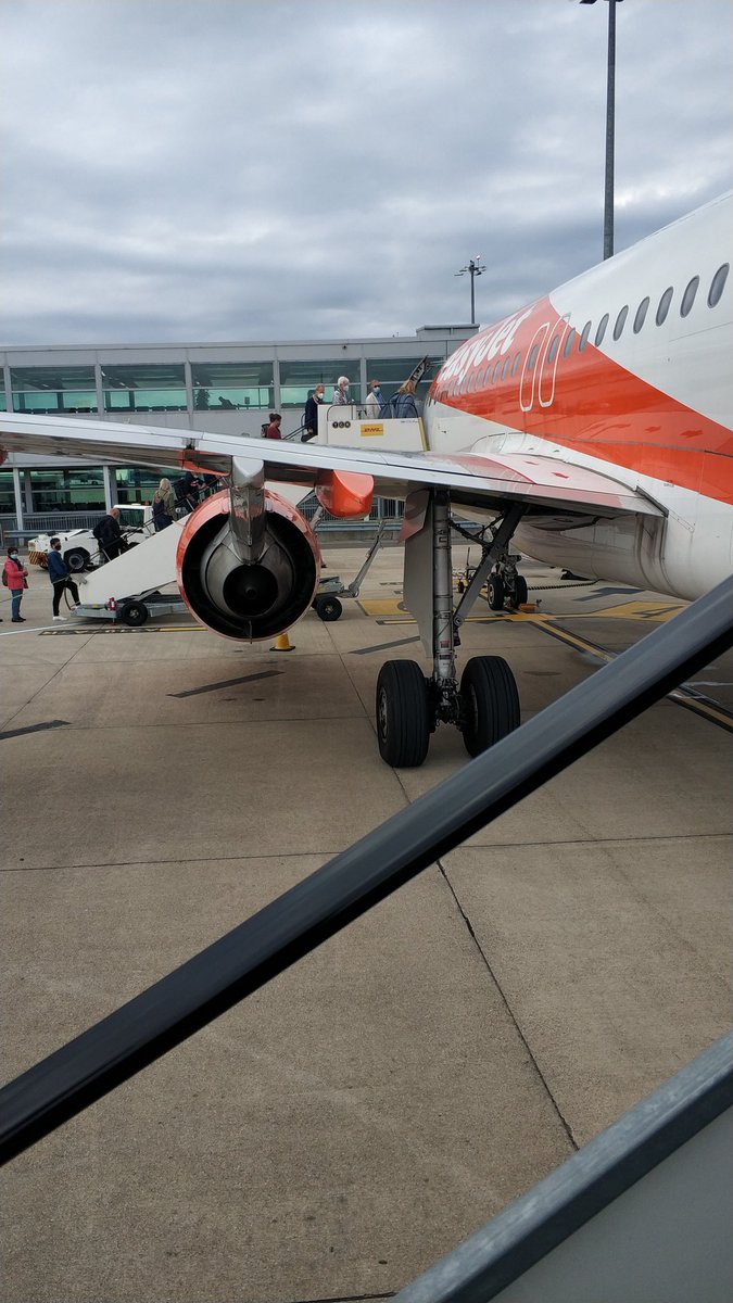 Here we go! <a href="/NoLimitsOnTrack/">No Limits Trackdays</a>
#Parcmoto
#noLimits 
#trackdays
#betterbesunny