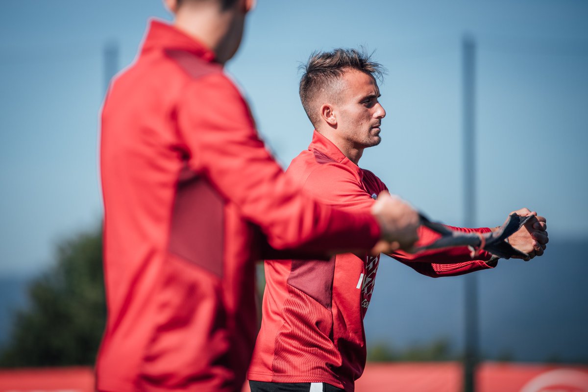 GironaFC's tweet photo. 𝑻𝑹𝑬𝑩𝑨𝑳𝑳 𝑰𝑵𝑻𝑬𝑵𝑺! 🤜🤛
Sense descans! https://t.co/YB3umSUdgf
