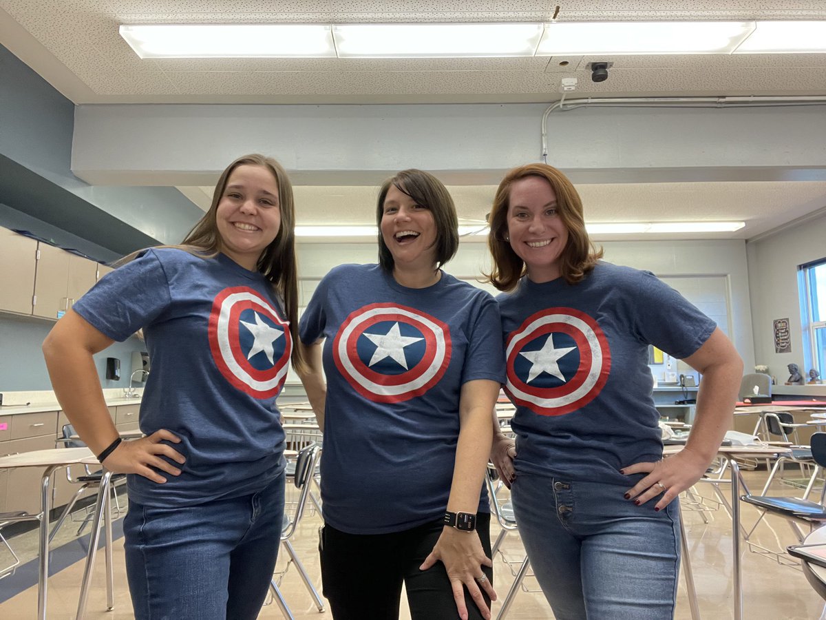 mrs_oglesby's tweet photo. Favorite superhero day at the Woods!! #7thgradeSocialStudiesPLC #icandothisallday #Capisback @MrsCarnahanEDU https://t.co/LXd2dCUfNG