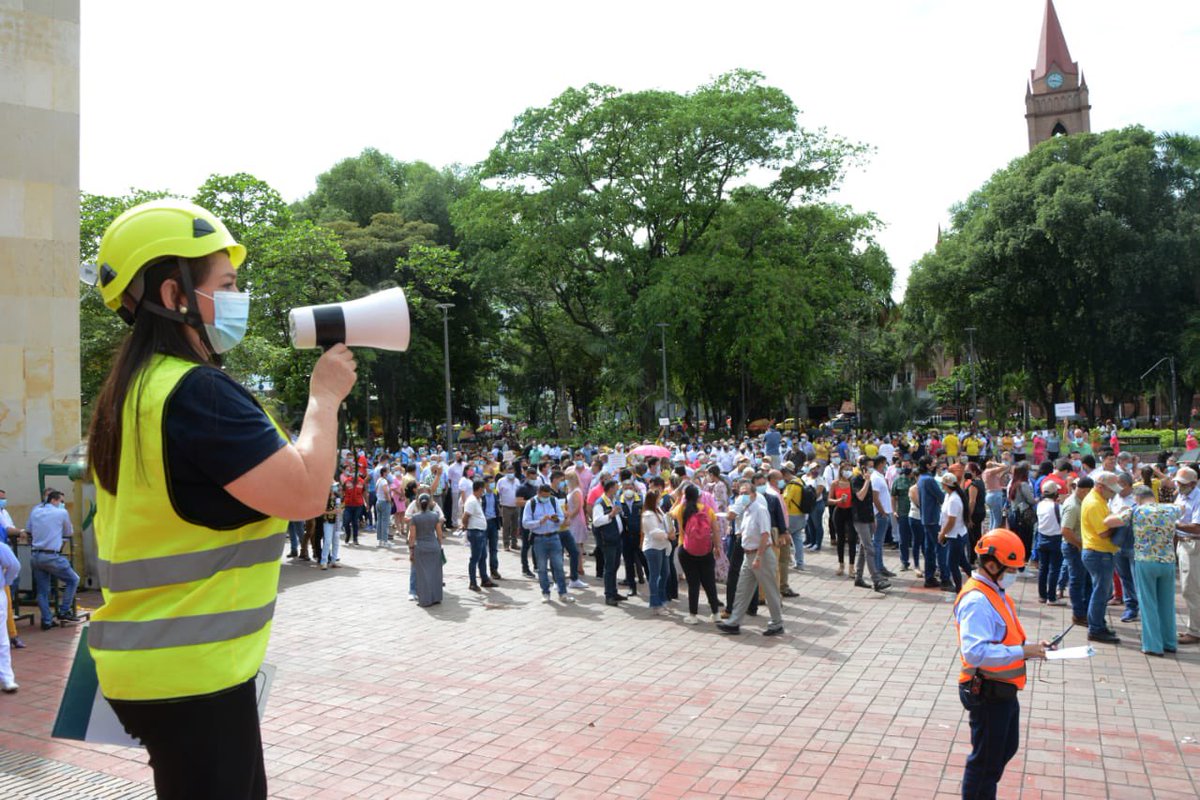 GRDHUILA's tweet photo. #SimulacroNacional2021 dejó para  @HuilaGob la participación 36 municipios y la vinculación de 885 entre entidades públicas, privadas y comunitarias. También se ejecutaron 219 planes familiares de emergencias, 8 planes comunitarios de emergencias y 537 planes de emergencia @UNGRD https://t.co/sXqzFhej26