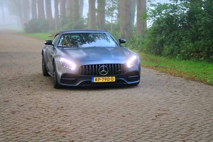desterkerij's tweet photo. Vanochtend hebben Jeffrey, Wouter en Laurens als parkeer regelaar gewerkt bij de Oosterhof. In opdracht van de KWR hebben ze aanwijzingen gegeven waar de leden hun prachtige bolides konden parkeren.

📸 Laurens De Lange (Facebook)

#Oosterhof #Rijssen #Holten @KWR_Rijssen https://t.co/NSA8KGZi8X