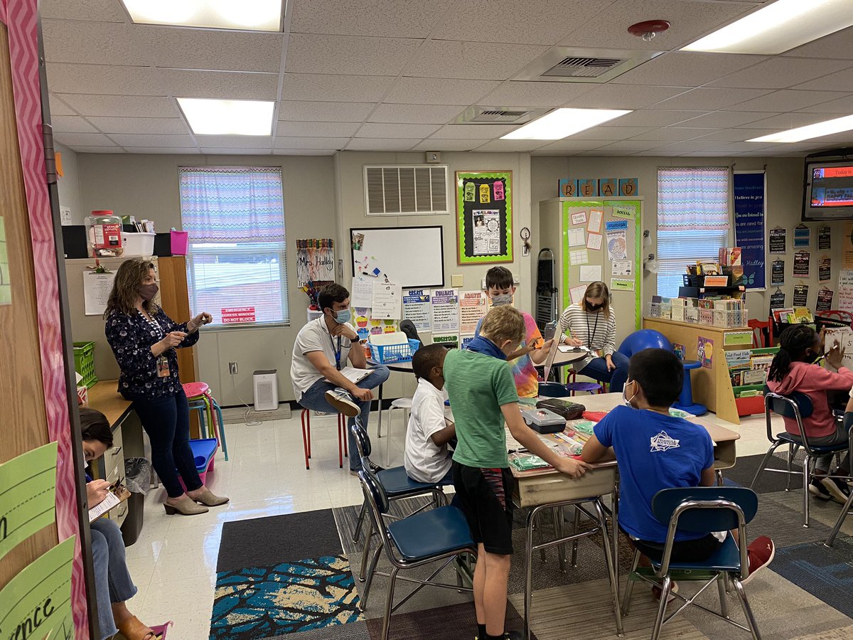 CombsCatchUp's tweet image. Fantastic instructional rounds today! #sharingbestpractices #leaderslearnfromleaders @wcpssmagnets @CentralWCPSS @TheLeaderinMe