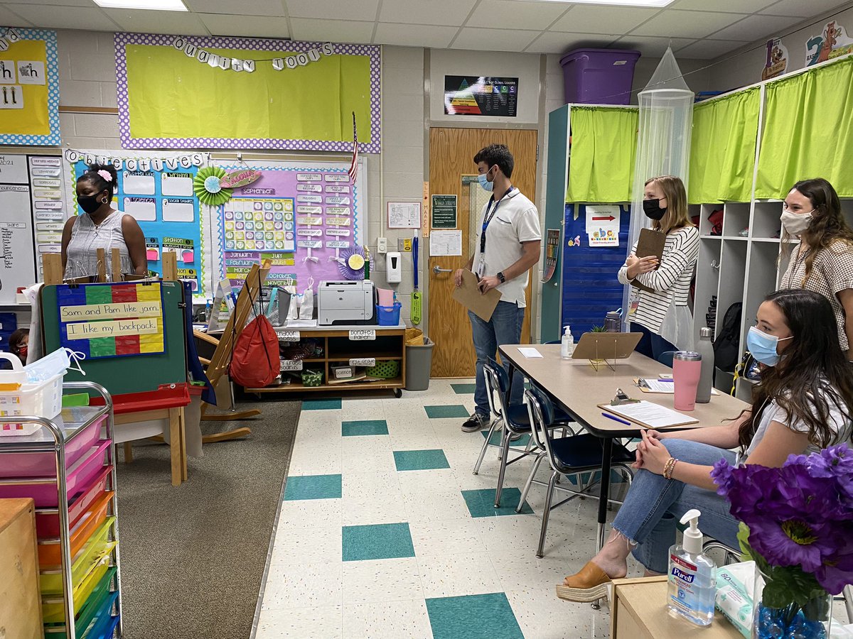 CombsCatchUp's tweet image. Fantastic instructional rounds today! #sharingbestpractices #leaderslearnfromleaders @wcpssmagnets @CentralWCPSS @TheLeaderinMe