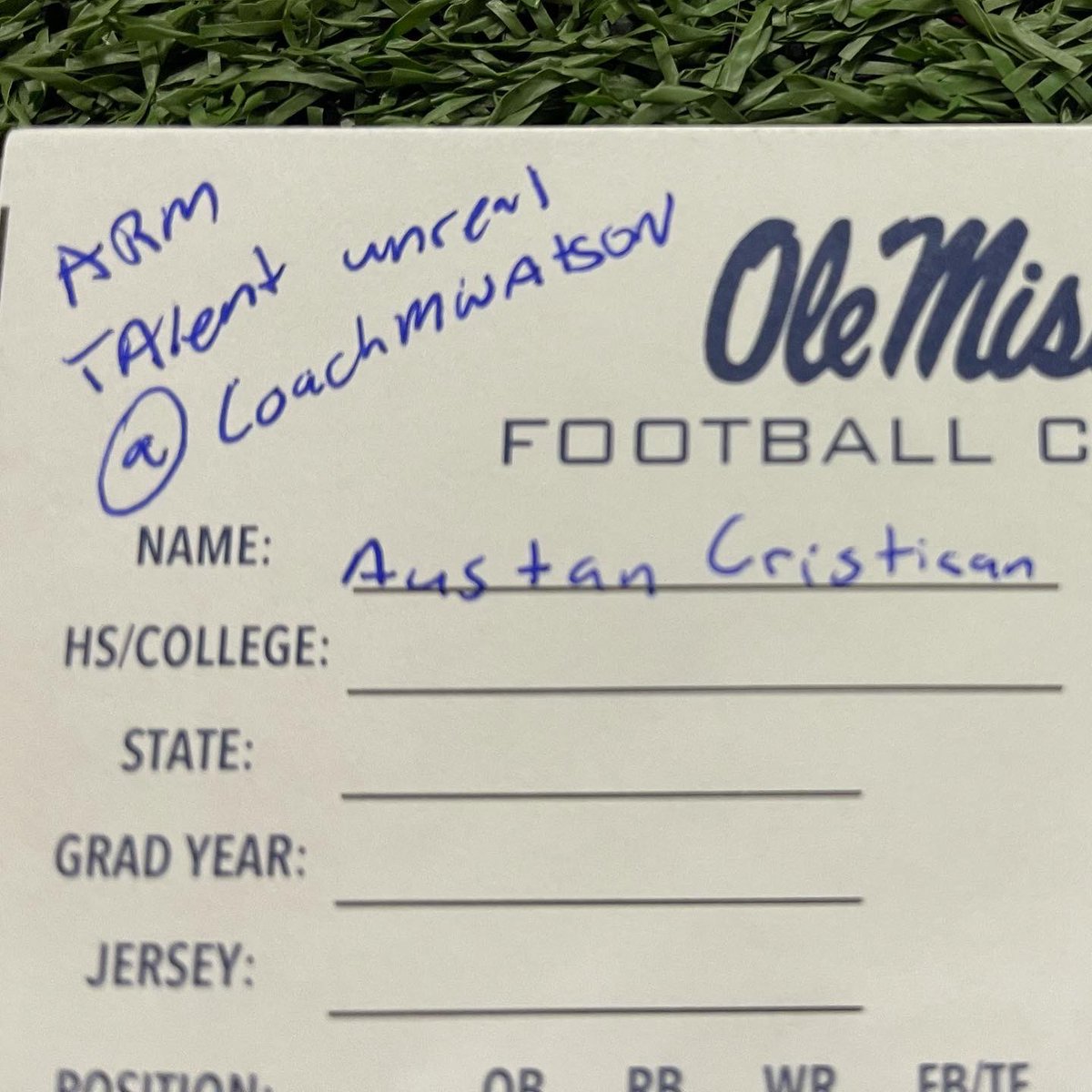 AustanQB's tweet photo. ✈️Headed to @OleMissFB today!🦈@CoachMWatson @thejboyshow @ElijahSandweiss @OleMiss @QBHitList @larryblustein @Lane_Kiffin @MattLindseyFB @Elite11 @TheRebelWalk @MastrolePassing #TheWizard2028 https://t.co/jR2GZldBfg
