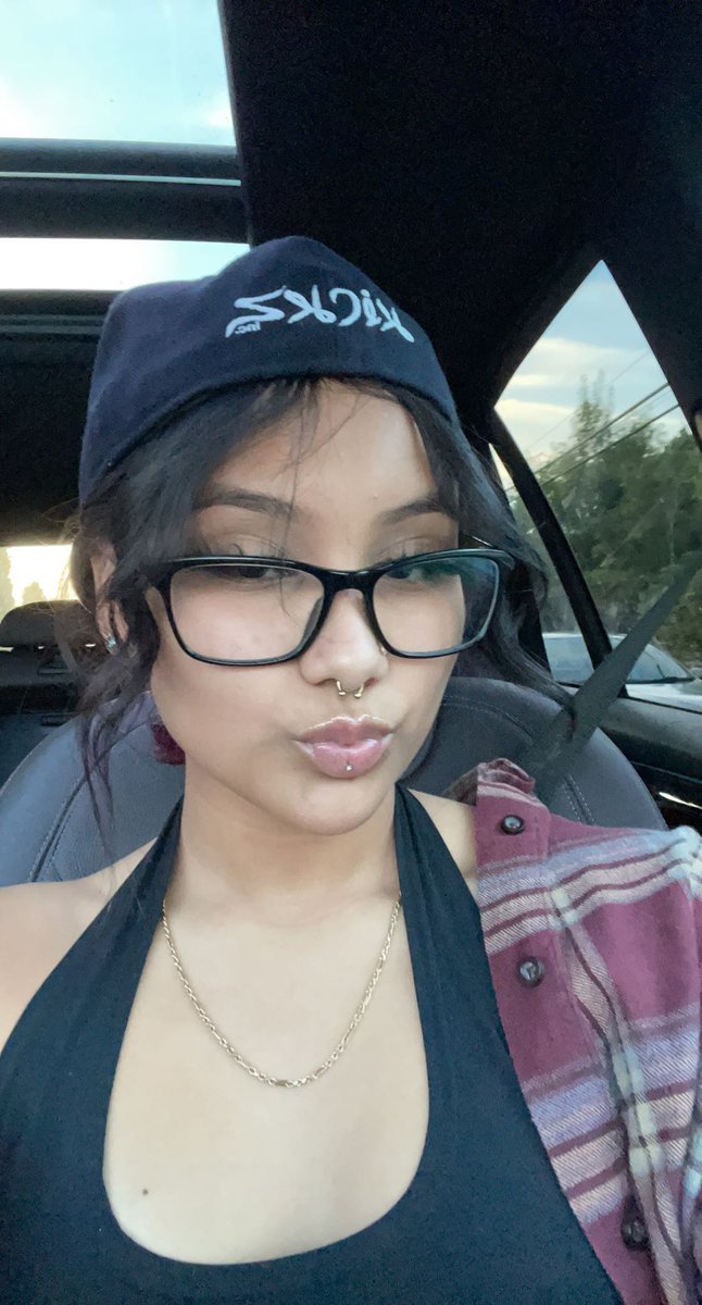 uhhlize's tweet photo. ill bite u https://t.co/8vwALqtpiL