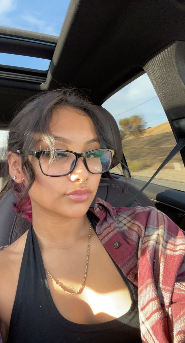 uhhlize's tweet photo. ill bite u https://t.co/8vwALqtpiL
