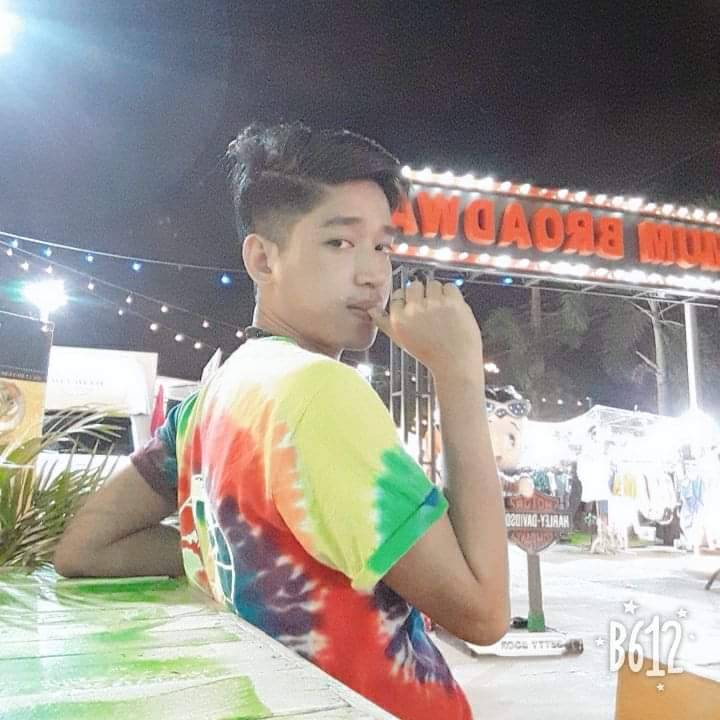 Myokoni's tweet photo. ကိုယ့်အခြေနေ့😭ကယ်ကြပါအဲုံး https://t.co/GLdds9XTma