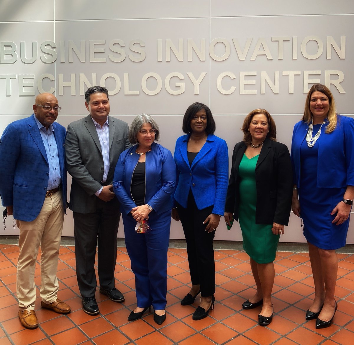 The diverse communities that call @miamidadecounty home are what make it special. With #AccelerateMiamiDade, <a href="/Microsoft/">Microsoft</a>, <a href="/MayorDaniella/">Daniella Levine Cava</a>, and our partners will help build equitable access for these communities. refreshmiami.com/to-bridge-the-…