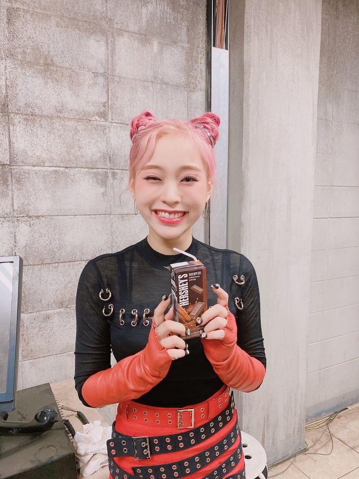 lghzone's tweet photo. remember when she 🥺🥺🥺 https://t.co/qyNwcBX74I